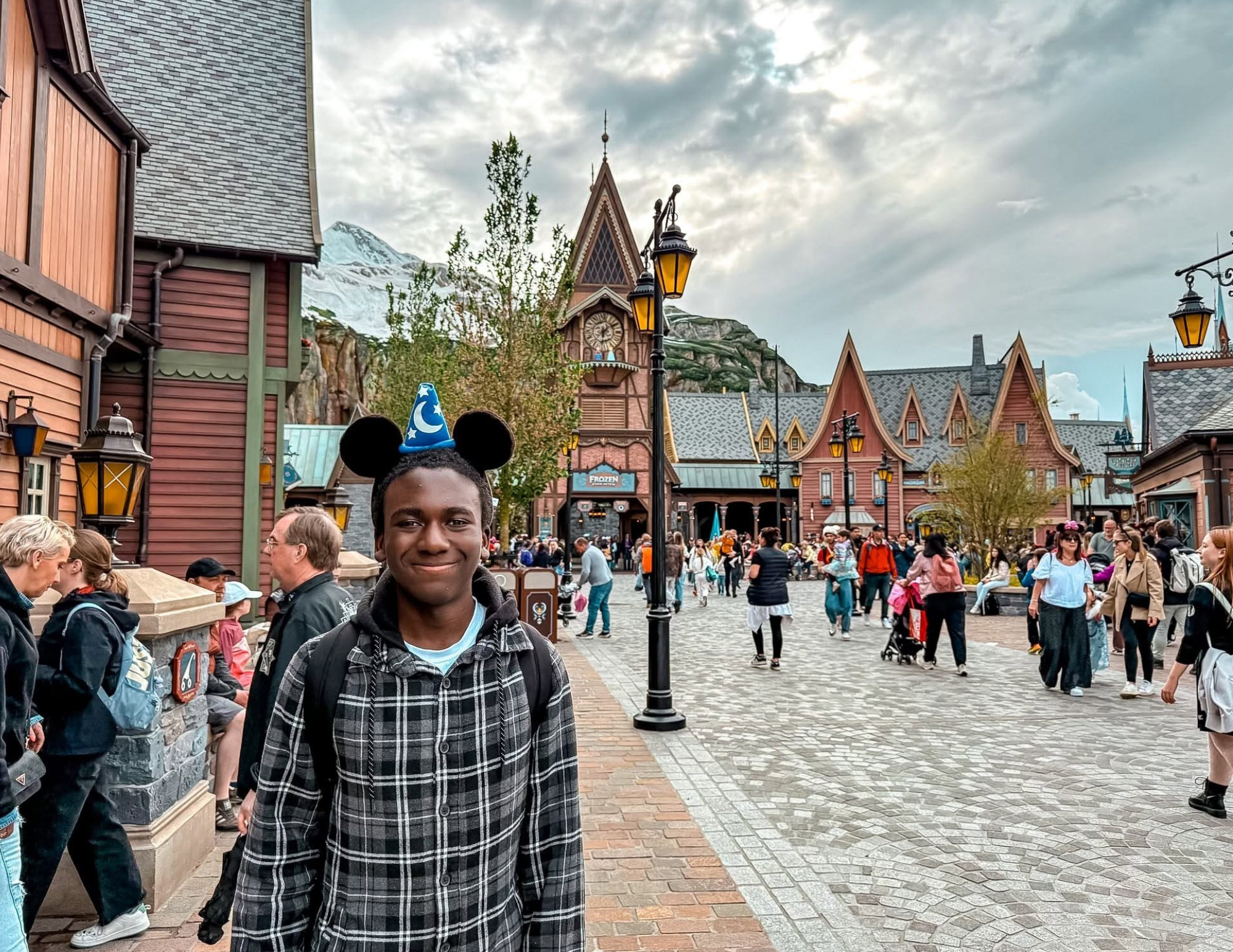 Disneyland Paris Guide (6).png